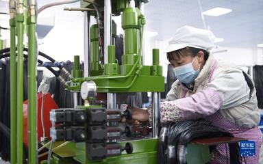甘肅康樂:鄉村就業工廠節后開工忙